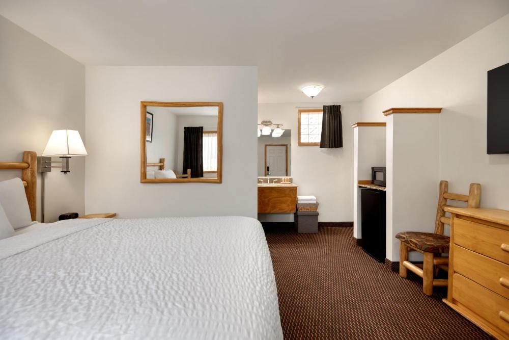 Queen Room interior
